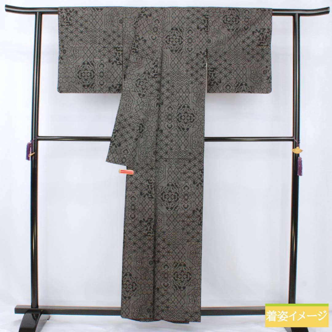 紬 正絹 Sランク 身丈158.5cm 裄丈63cm 大島紬 抽象模様 袷 黒系 1116004302310