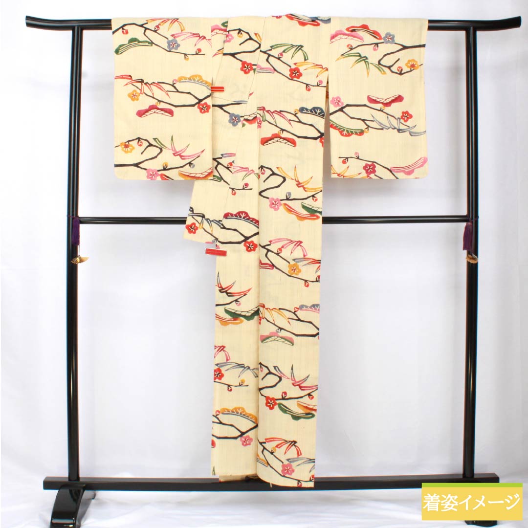 Summer pure silk tsumugi Length 154.5cm Sleeve length 63cm Tokyo white-brown color Ryukyu Bingata raw tsumugi Pine, bamboo and plum gauze B rank Beige 1132002114225