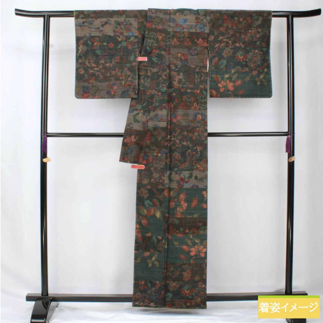 紬 正絹 身丈160.5cm 裄丈64cm 鉄色(てついろ) 小千谷紬 横段 抽象模様 Aランク 袷 緑系 1116003843419