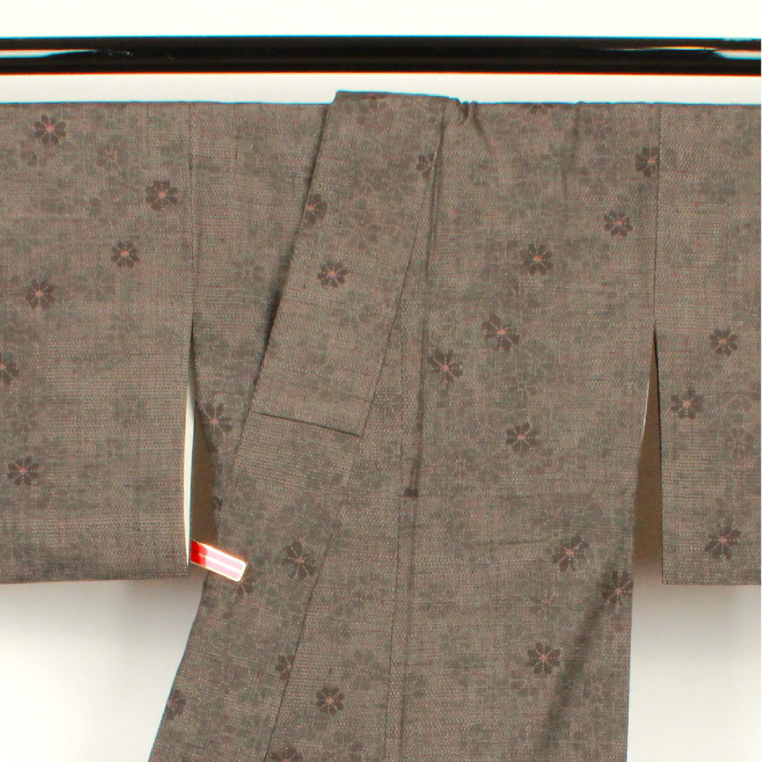 紬 身丈158.5cm 裄丈64cm 墨色 亀甲 花模様 正絹 Sランク 袷 グレー系 1116001872322