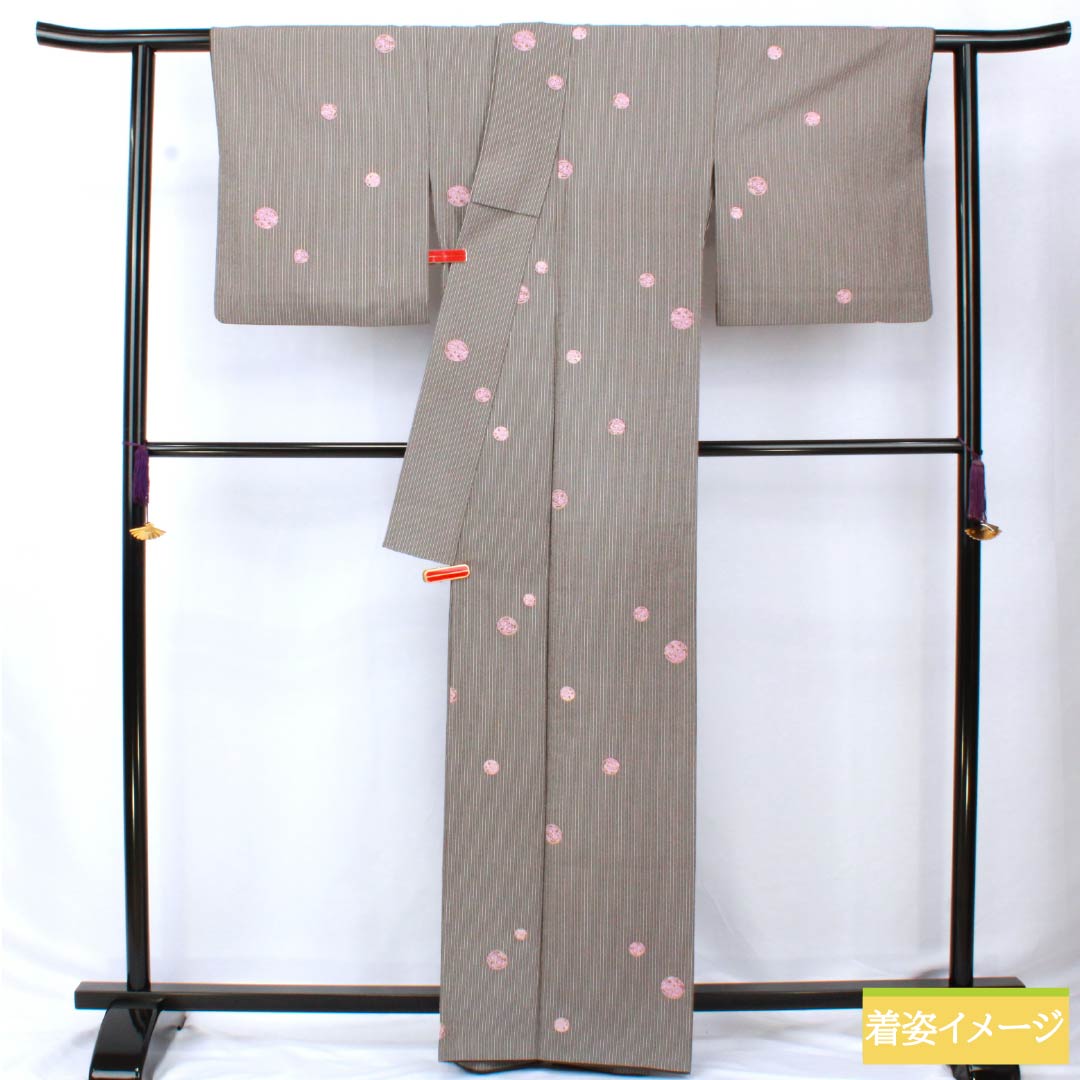 小紋 ポリエステル 身丈163.5cm 裄丈65.5cm 袷 黒鼠色(くろねずいろ) 縞 花柄 洗える着物 Aランク 黒系 1115006023410