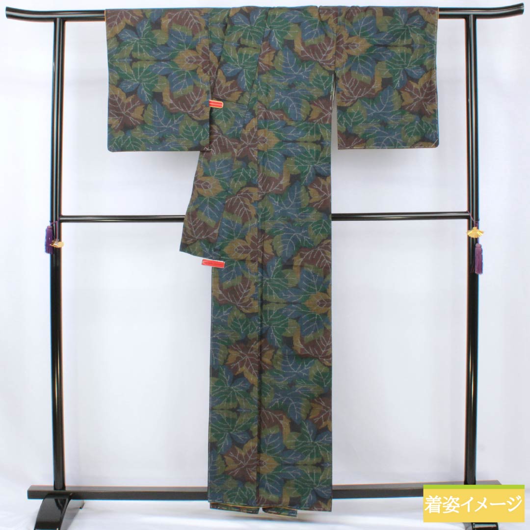 紬 正絹 Aランク 身丈157cm 裄丈60.5cm 檳榔子黒色(びんろうじぐろいろ) 葉 しつけ糸付き 袷 黒系 1116004613310