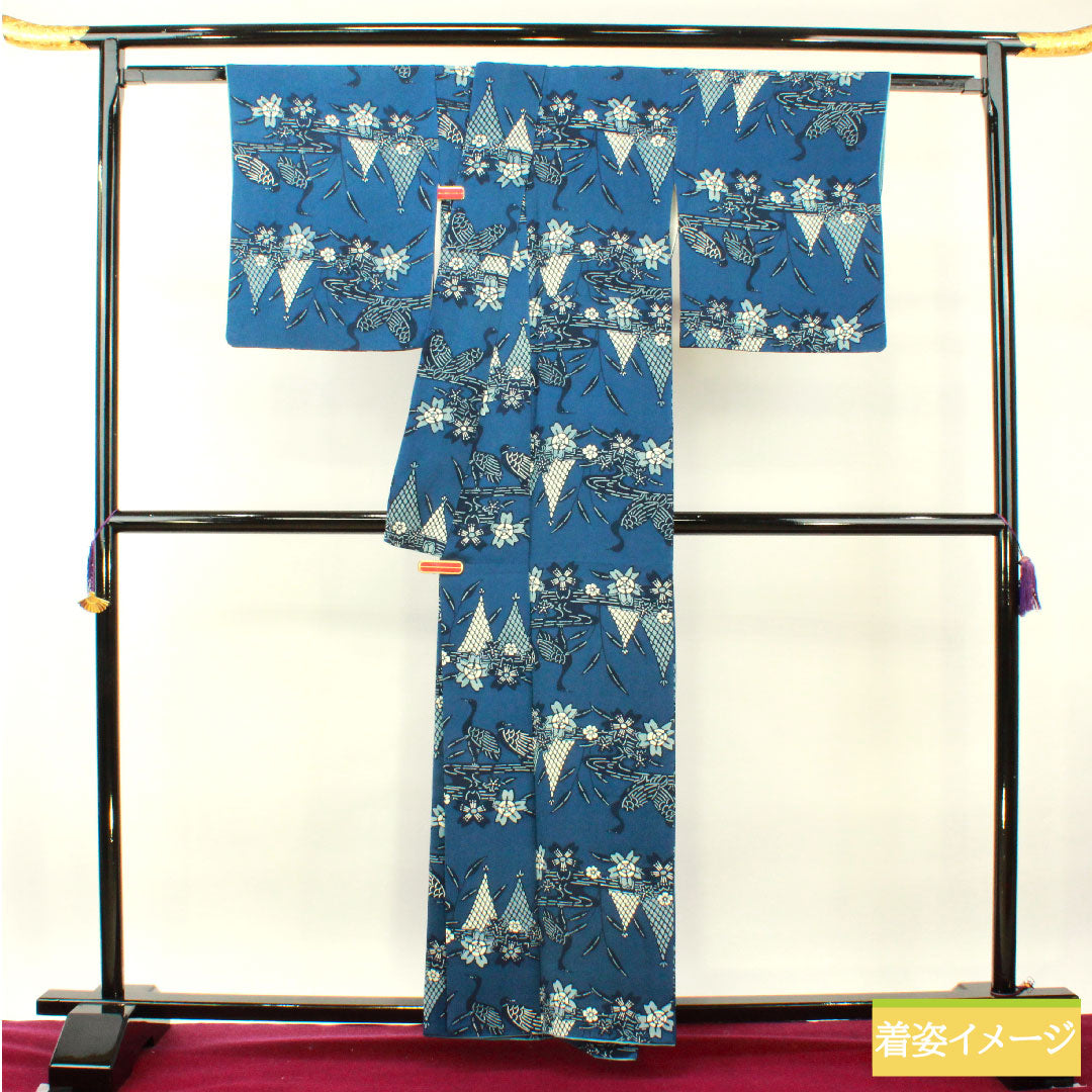小紋 正絹 身丈158.5cm 裄丈65cm 袷 紺桔梗色(こんききょういろ) 京紅型 白鳥 桜 流水 Sランク 紺系 1115004182318