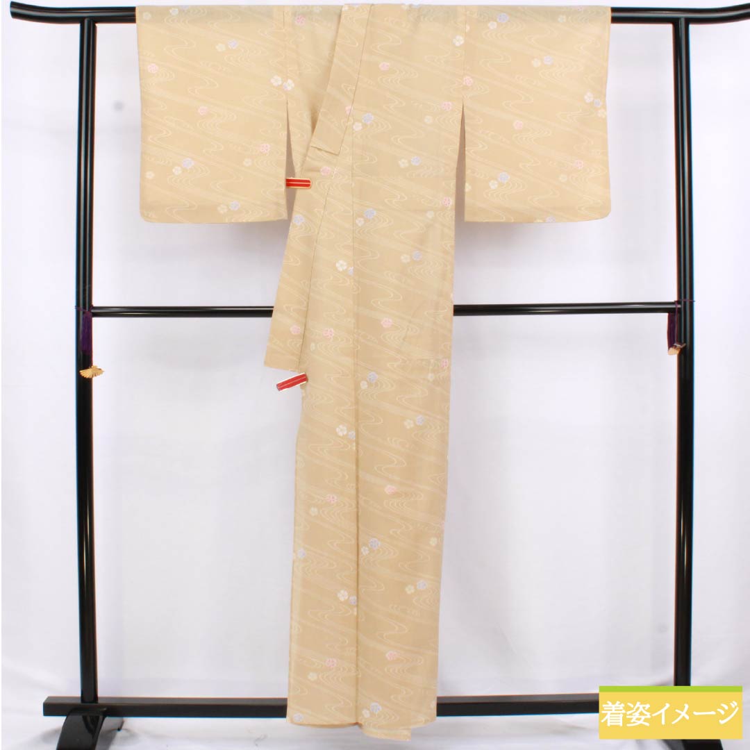 夏物 ポリエステル 小紋 身丈158cm 裄丈64cm 桑色白茶色(くわいろしらちゃいろ) 流水 ひなげし 洗える着物 紗 Sランク ベージュ系 1132002602325