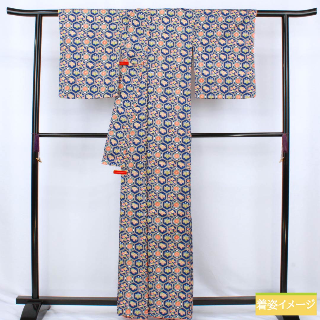 小紋 ポリエステル Sランク 身丈163cm 裄丈64.5cm 袷 紺瑠璃色(こんるりいろ) 亀甲 小花 梅 蝶 紺系 1115007302418