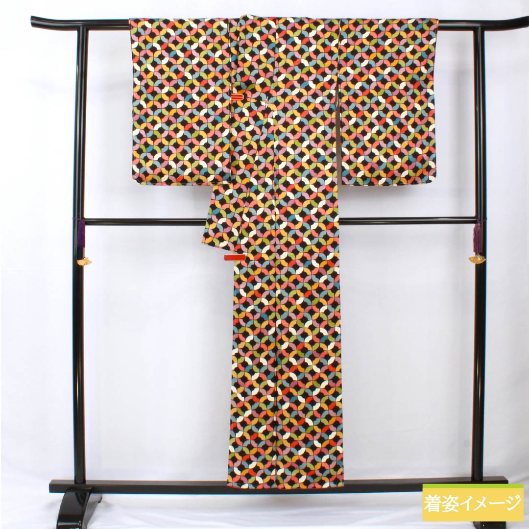 小紋 正絹 身丈154.5cm 裄丈62cm 袷 幾何学模様 しつけ糸付き Sランク 黒系 1115005652210