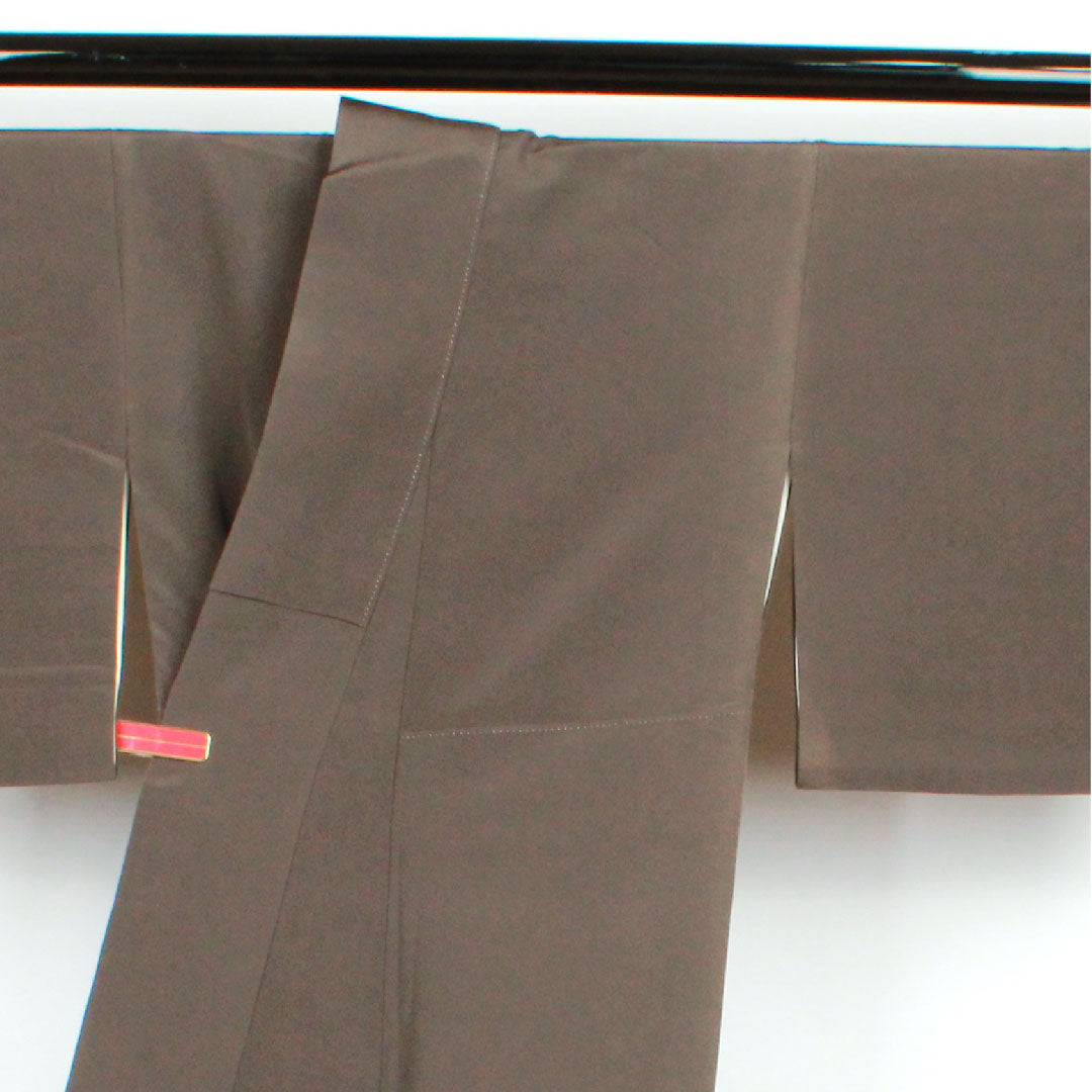 Colored Tomesode, Length 162cm, Sleeve Length 65cm, Awase, Burnt Charcoal Color, Living National Treasure, Fukuda Yoshishige, Pine Pattern, Gosan Paulownia, Pure Silk, S Rank, Three Crests, Black, 1111000442410