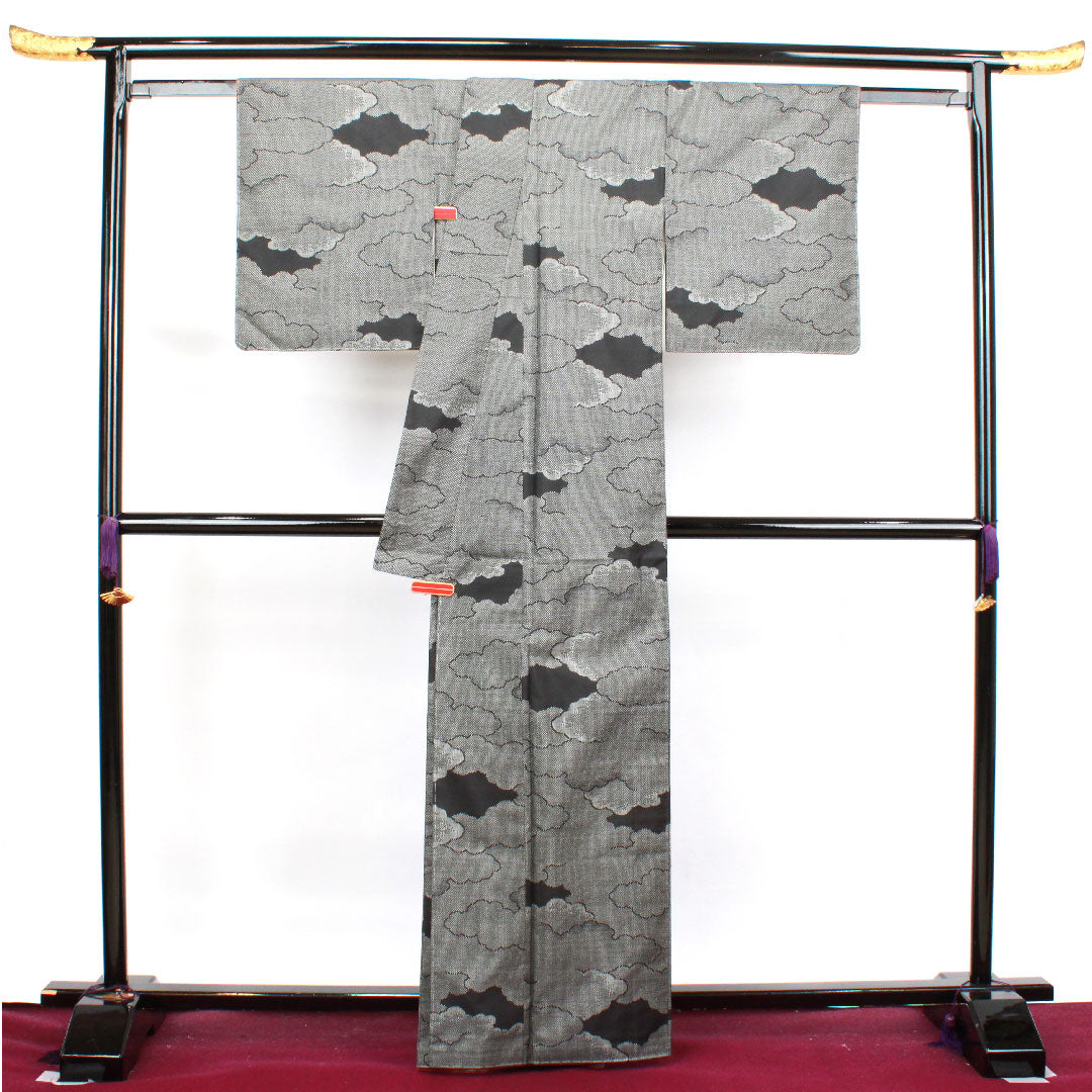 大島紬 身丈164.5cm 裄丈64.5cm 経緯絣 雲取り 正絹 Aランク 袷 黒系 1116002653410