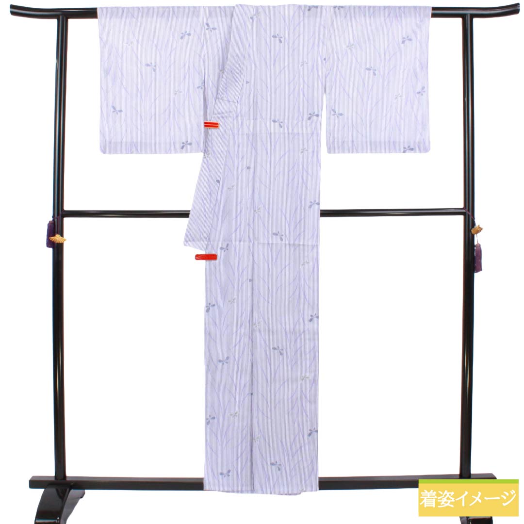 夏物 ポリエステル 小紋 Sランク 身丈155.5cm 裄丈66cm 薄藤色(うすふじいろ) 露芝 蝶 洗える着物 絽 紫系 1132003402320