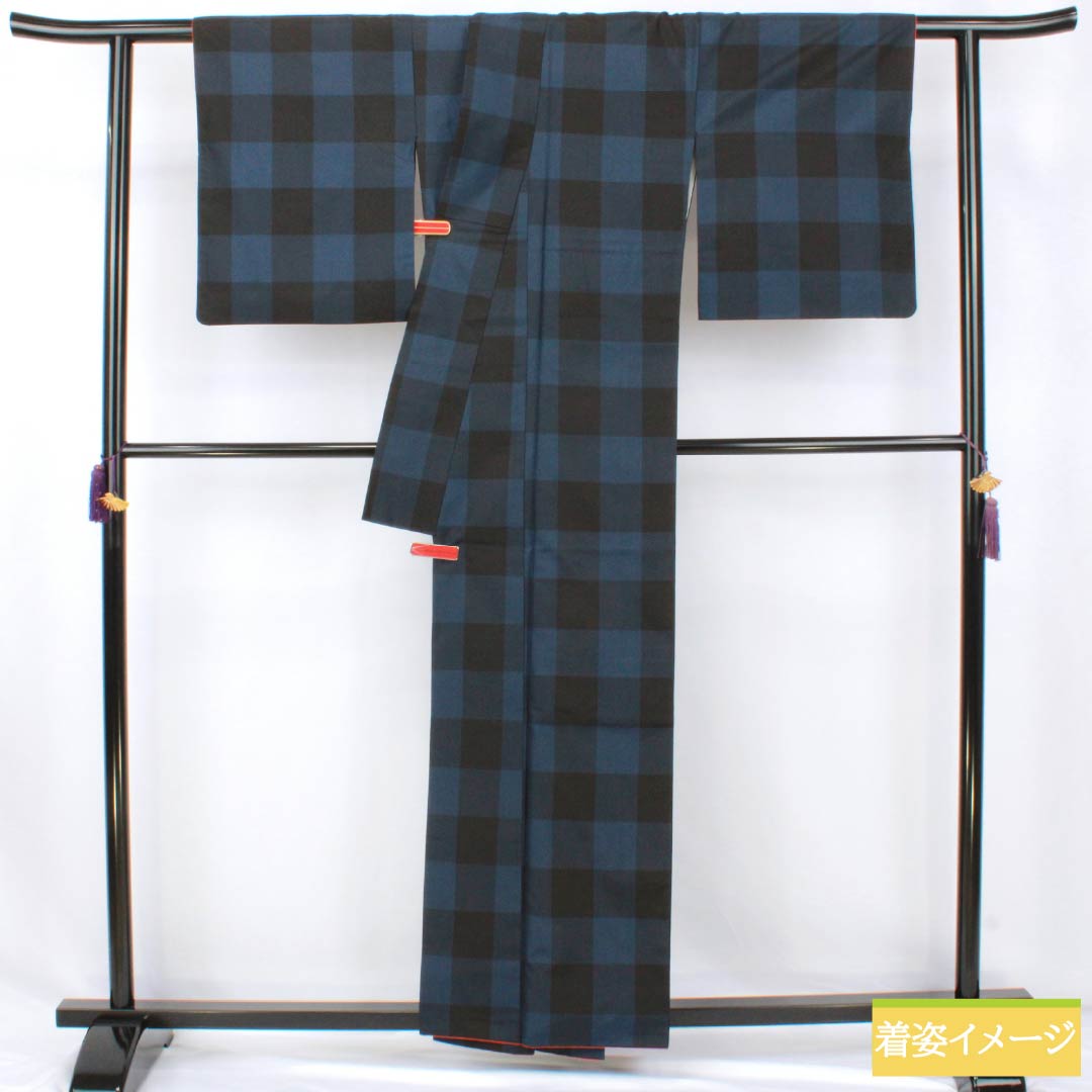 Pure silk tsumugi (pongee) kimono, S rank, length 158cm, sleeve length 66cm, navy blue (kon-iro) Oshima tsumugi, checkered pattern, lined, navy blue, product number 1116004632318