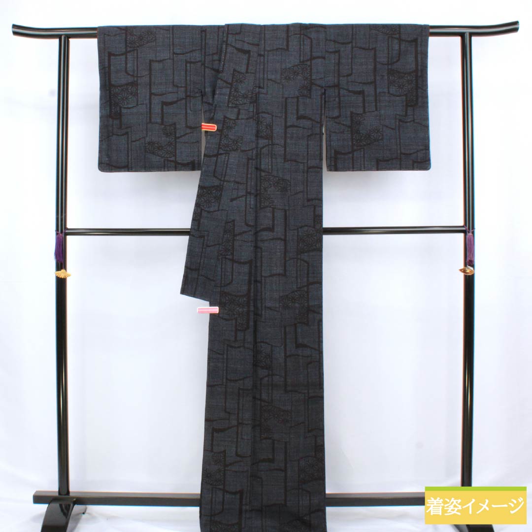 紬 正絹 Aランク 身丈172cm 裄丈64.5cm 燻色(ふすべいろ) 本場結城紬 100亀甲 瓦 袷 紺系 1116004243618