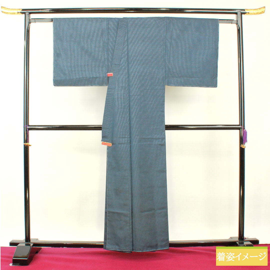 男物 正絹 身丈159cm 裄丈73cm 大島紬 100亀甲 亀甲模様 しつけ糸付き Sランク 袷 紺系 1119000802518