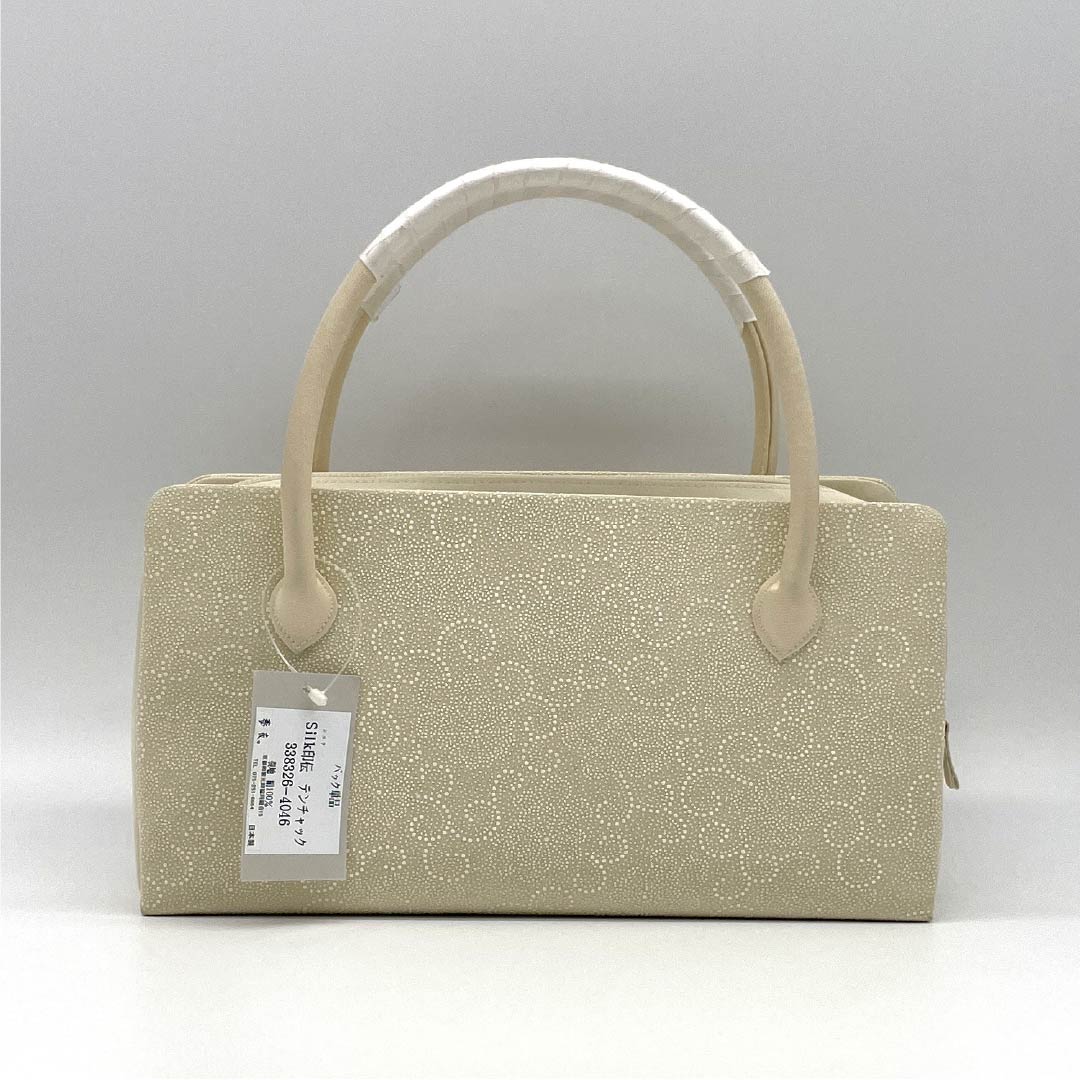 (新古品)和装バッグ カジュアル NEWランク シルク印伝 利休バッグ クリーム系 113900126115