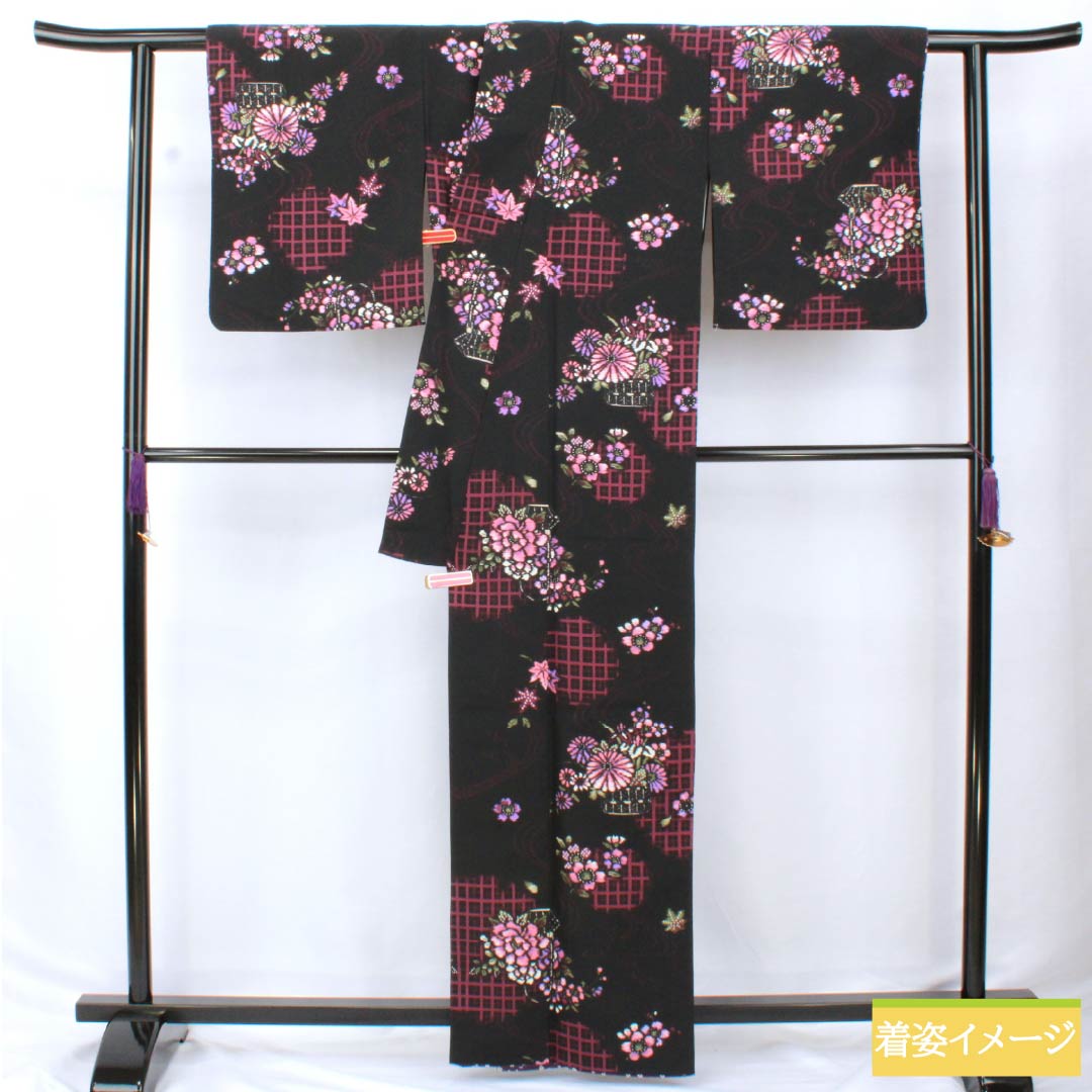 小紋 ポリエステル 身丈163cm 裄丈67cm 袷 花籠 洗える着物 Aランク 黒系 1115005893410