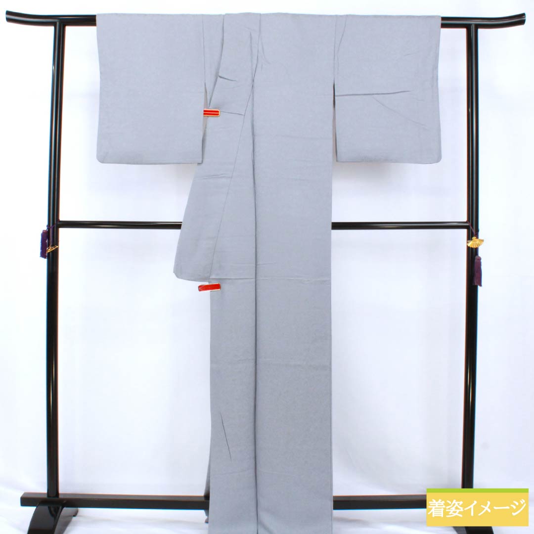 Solid-colored silk kimono, Grade A, length 165cm, sleeve length 65.5cm, light dull color (usunibiiro) with floral motifs and pearl-tone finish, lined, gray-based, product number 1114002483522