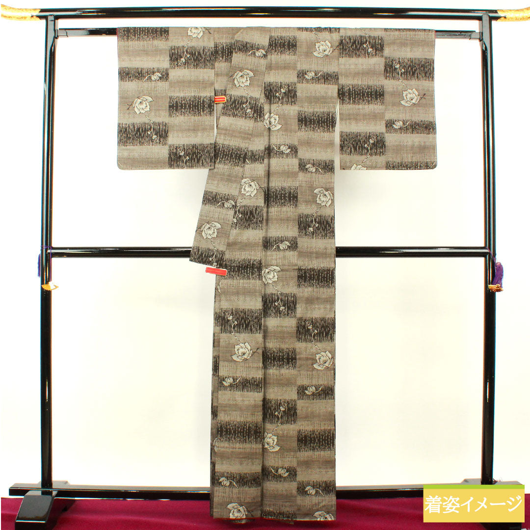 紬 正絹 身丈163cm 裄丈64.5cm 大島紬 9マルキ 市松 花模様 Sランク 袷 茶系 1116003742414