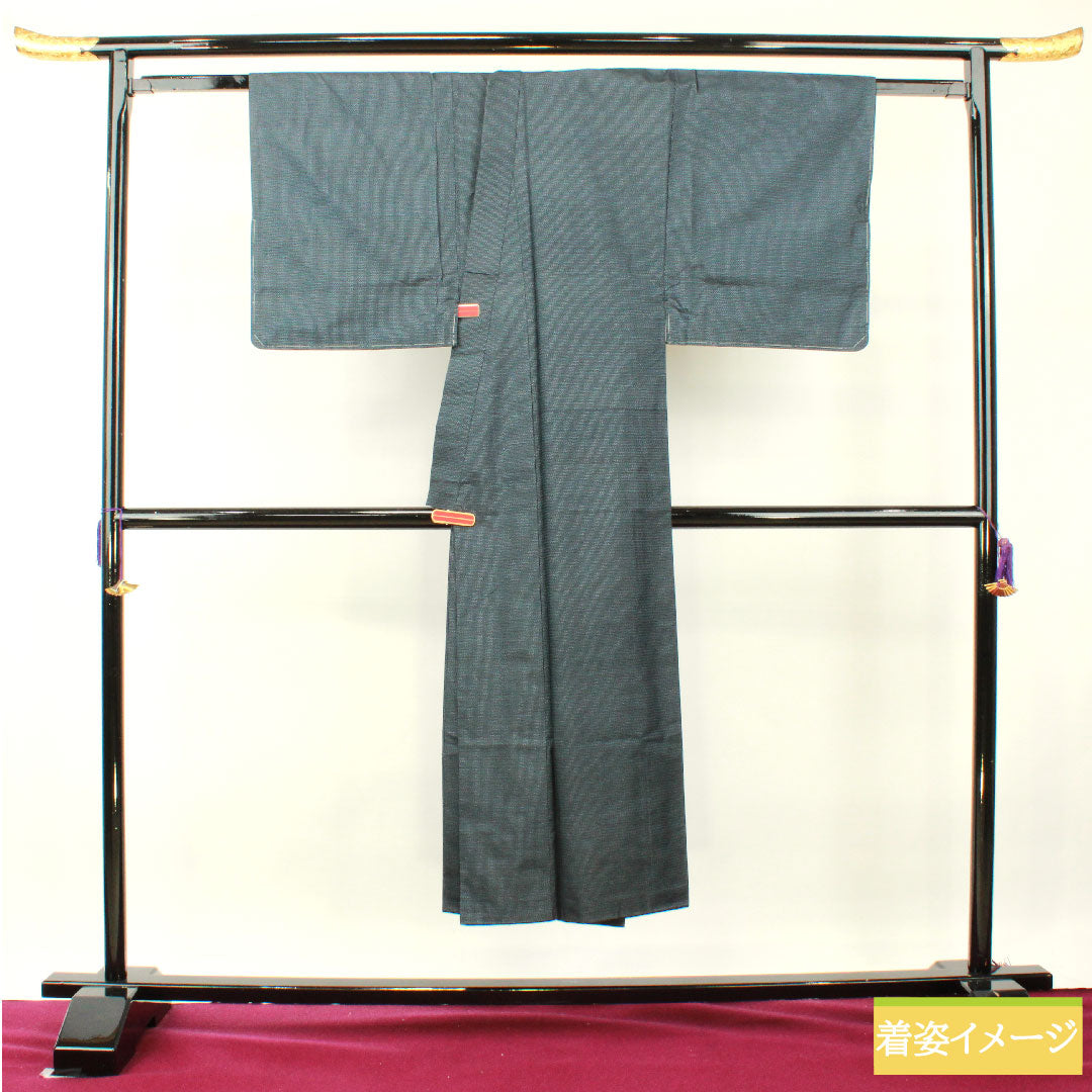 男物 正絹 身丈142.5cm 裄丈69cm 大島紬 100亀甲 亀甲模様 Sランク 袷 紺系 1119000832418