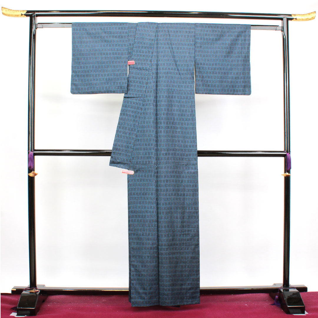 大島紬 身丈160.5cm 裄丈63cm 濃紺色 経緯絣 亀甲 正絹 Aランク 袷 紺系 1116002593418