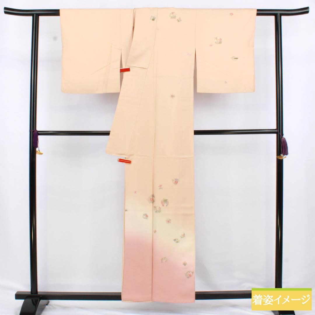 訪問着 正絹 Sランク 袷 身丈155cm 裄丈58cm 薄肉色(うすにくいろ) 縫い紋 下り藤 刺繍 重ね衿付き 草花 橙系 1112006242326
