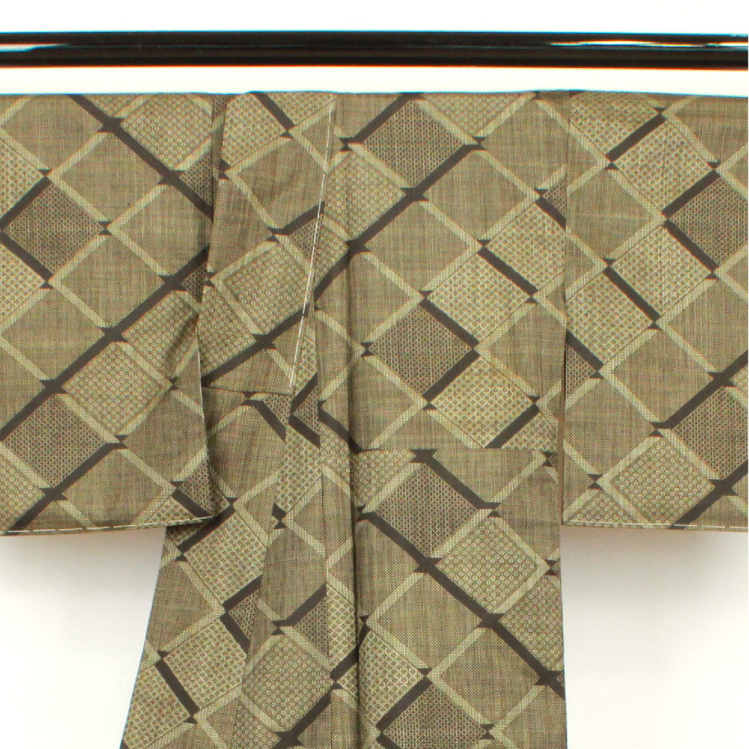 大島紬 身丈160.5cm 裄丈67cm 経緯絣 菱 正絹 Sランク 袷 黒系 1116002092410