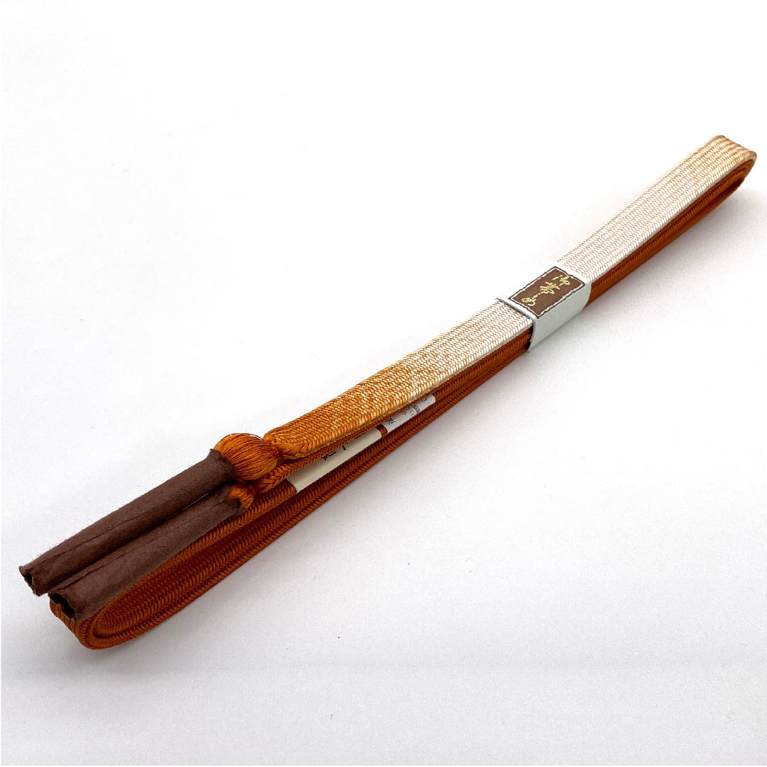 (New old stock) Obi-jime (belt sash) made of pure silk, quarter-length cord, chalk color (gofun-iro) and reddish-brown (entan-iro), by Suiran Kobo, new old stock, length approx. 168cm, width approx. 1.2cm, casual, S rank, orange, 1135002082326