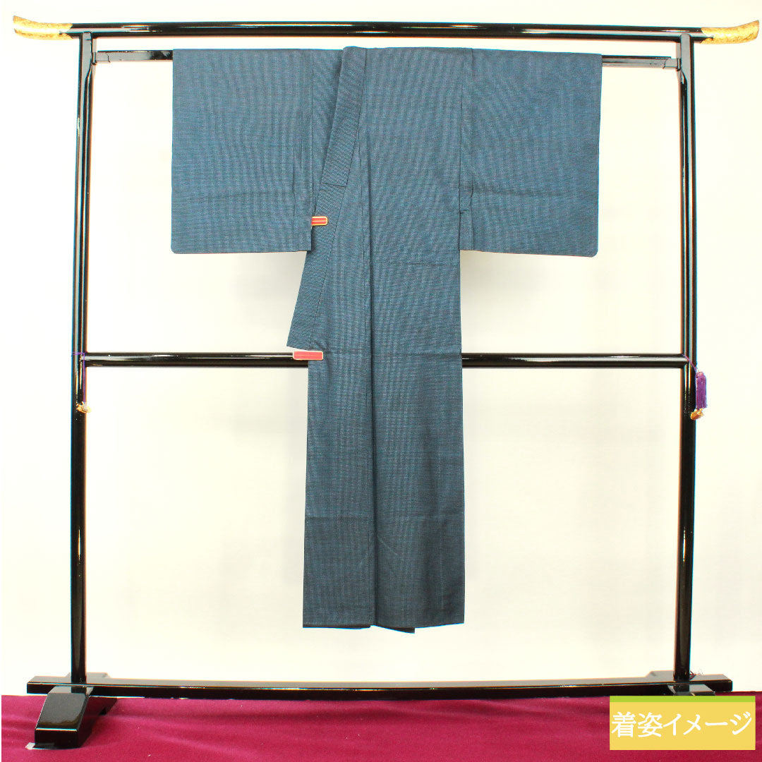 男物 正絹 身丈139.5cm 裄丈66.5cm 大島紬 100亀甲 亀甲模様 Sランク 袷 紺系 1119000812318