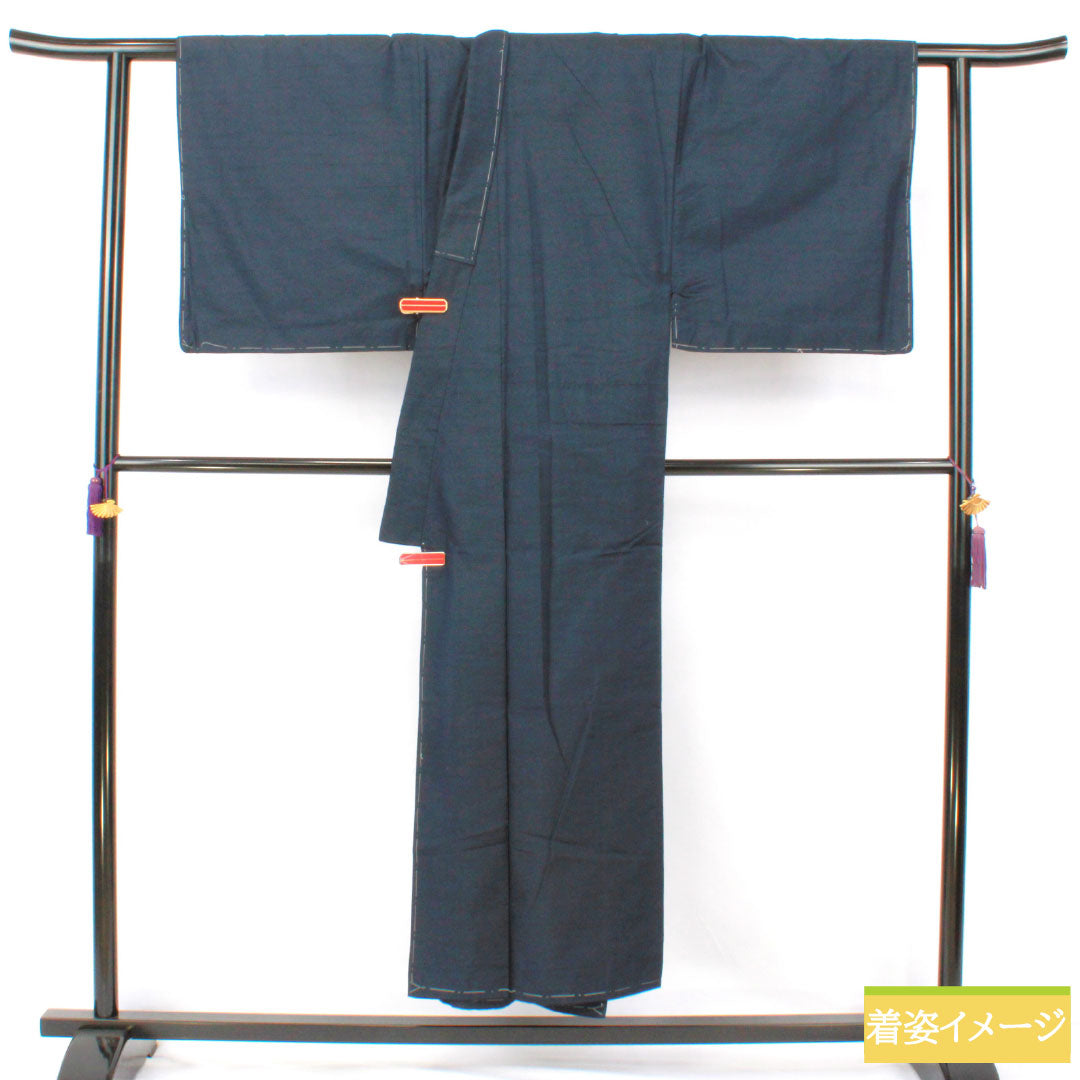 男物 正絹 Sランク 身丈148.5cm 裄丈73cm 濃紺色(のうこんいろ) 紬地 しつけ糸付き 袷 紺系 1119001622418