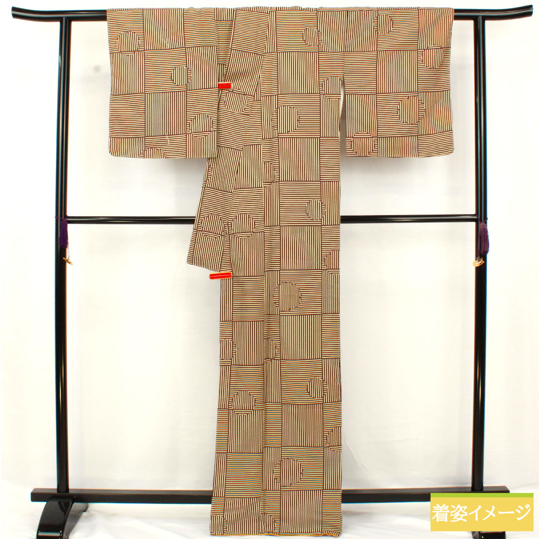 小紋 ポリエステル 身丈166cm 裄丈66.5cm 袷 暗褐色(あんかっしょく) 鳥の子色(とりのこいろ) 洗える着物 雪輪 縞 Sランク 茶系 1115004802514