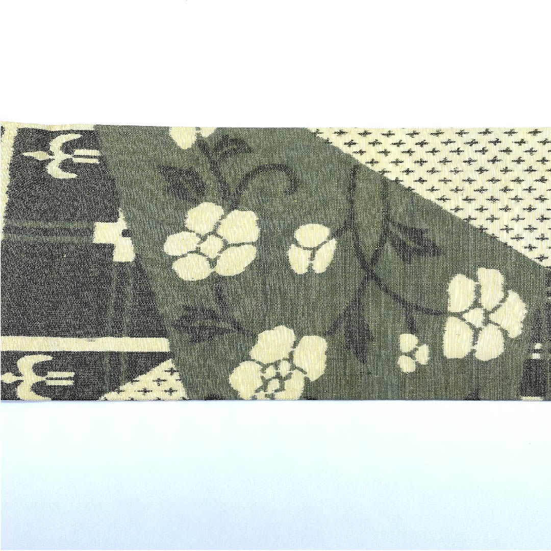 名古屋帯 麹色 紬地 切り嵌め風 燕 花 動物柄バティック柄 帯丈355.5cm 正絹 Sランク 全通 カジュアル クリーム系 1124004552315 名古屋仕立て