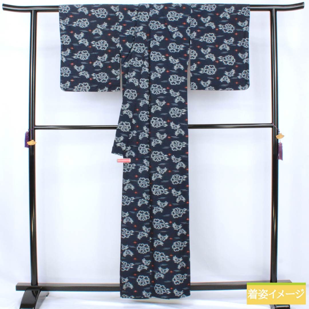 紬 正絹 Sランク 身丈159cm 裄丈64cm 濃紺色(のうこんいろ) 花 蝶 単衣 紺系 1116004712318