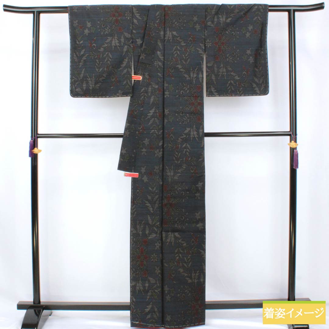 紬 正絹 Sランク 身丈164.5cm 裄丈60.5cm 大島紬 横双絣 草花 袷 紺系 1116004602418