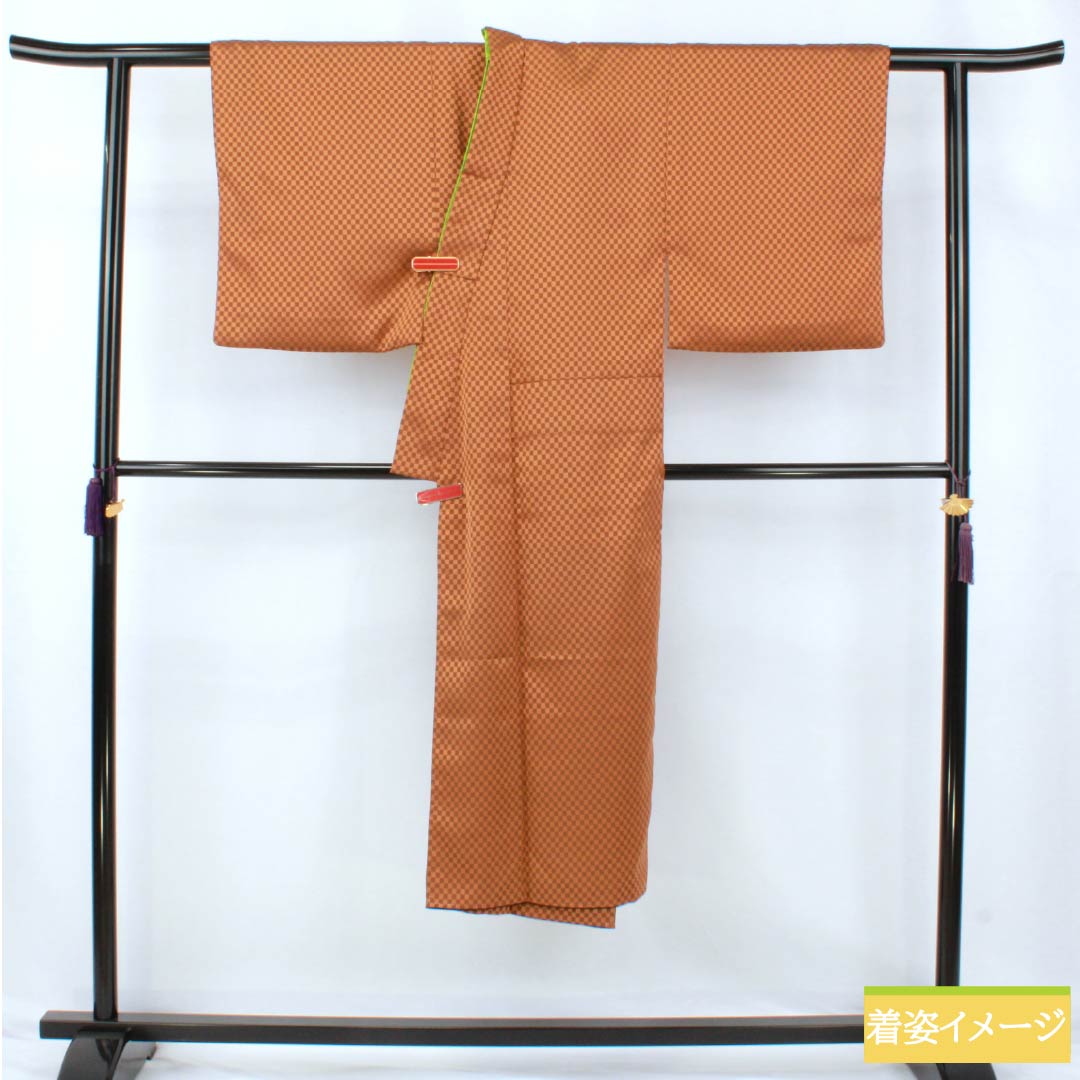 男物 ポリエステル Sランク 身丈133.5cm 裄丈66.5cm 濃朽葉色(こいくちばいろ) 市松模様 背抜き仕立て 半衿付き 袷 橙系 1119001372326