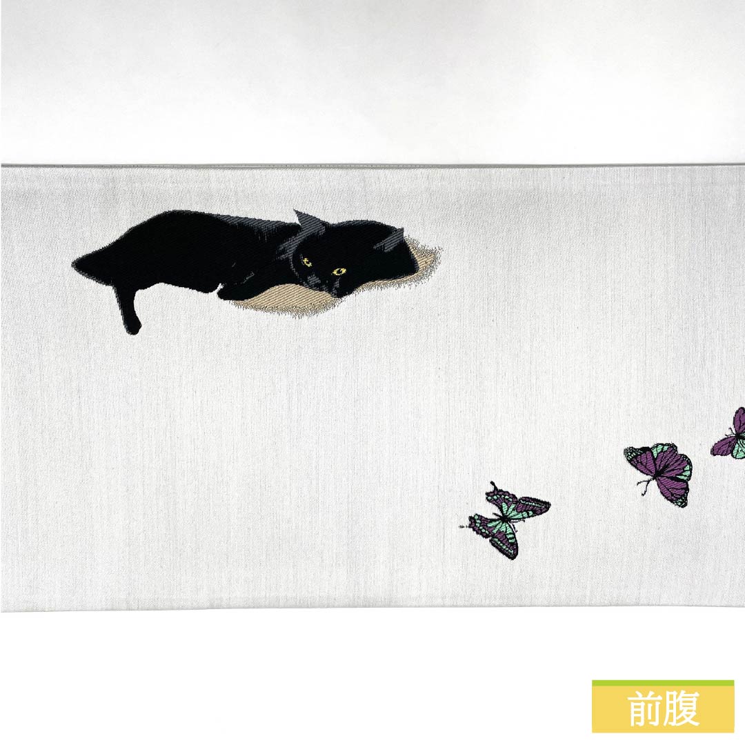 (未仕立)袋帯 正絹 銀白色色(ぎんはくしょくいろ) 黒猫 蝶 帯丈466cm NEWランク 六通 カジュアル 白系 1123012511411