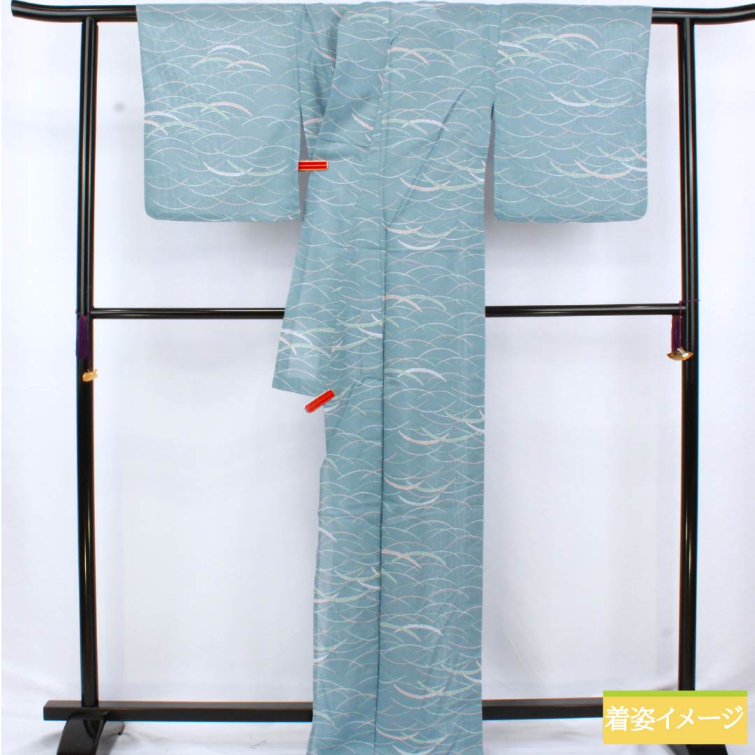 夏物 ポリエステル 小紋 身丈166cm 裄丈66cm 朧花色(おぼろはないろ) 露芝 洗える着物 絽 Sランク 水色系 1132002492524