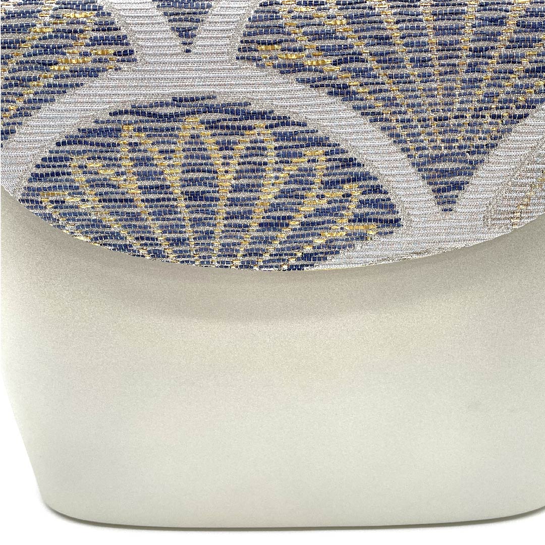 (新古品)草履バックセット フォーマル 銀白色(ぎんはくしょく) 未使用品 古典柄 松 Mサイズ 白系 NEWランク 1133000121311