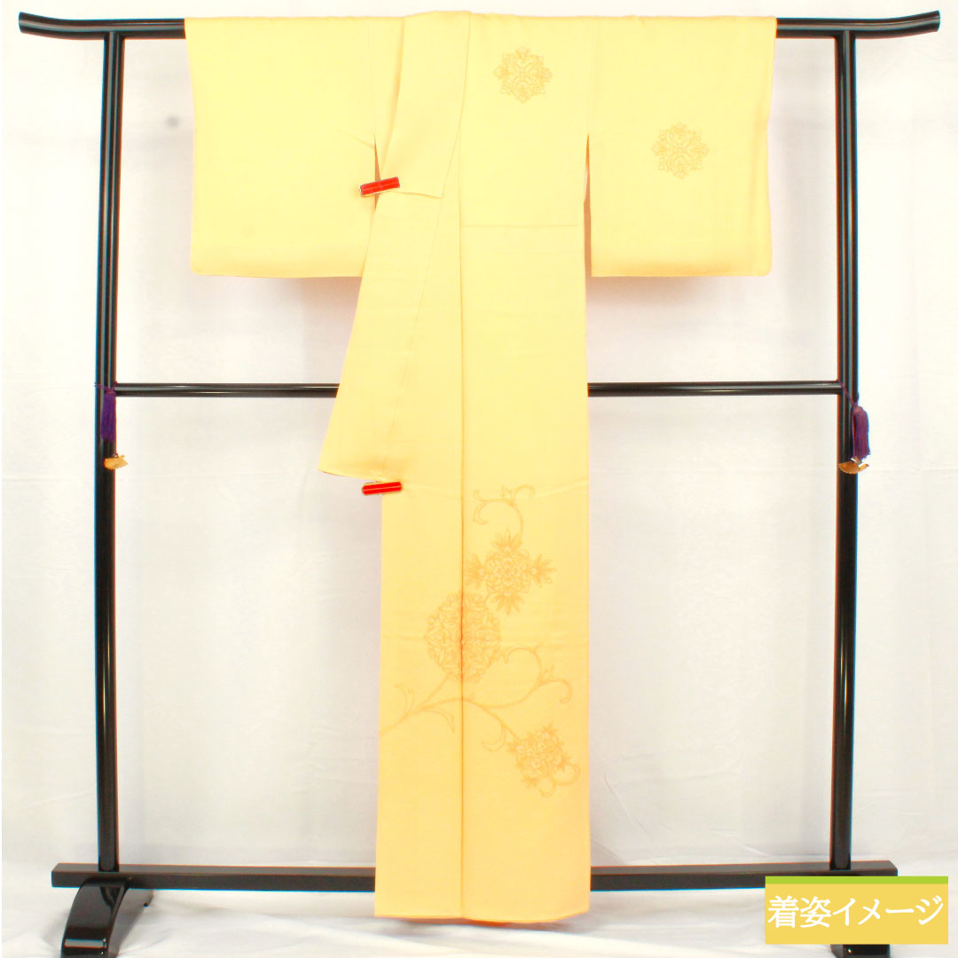 Homongi, pure silk, lined, length 159.5cm, sleeve length 61cm, light tangerine color, Sagara embroidery, floral pattern, one crest, quince, S rank, yellow, 1112005082323