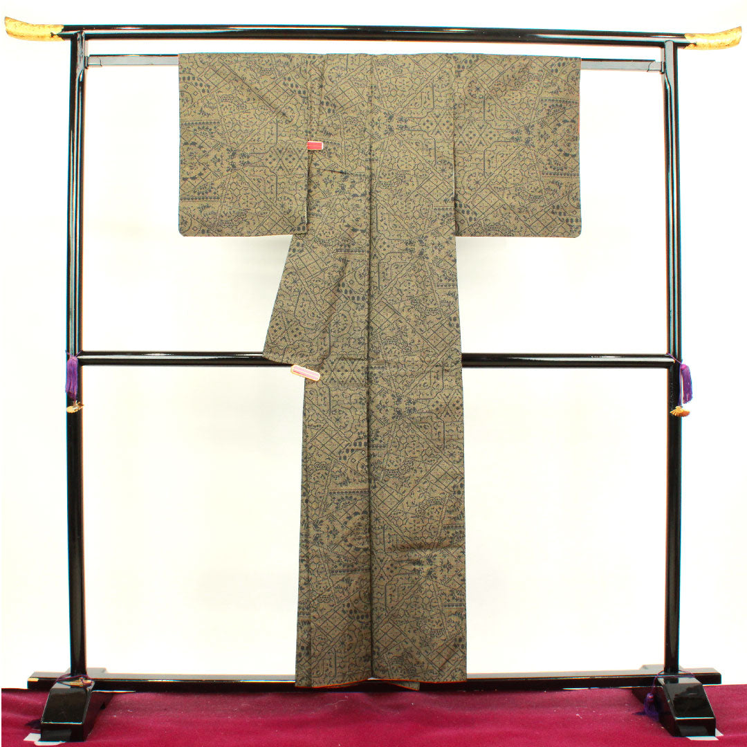 Oshima Tsumugi, Length 154.5cm, Sleeve length 62cm, Karakin color, Warp and weft ikat, Abstract pattern, Pure silk, A rank, Lined, Black, 1116002573210