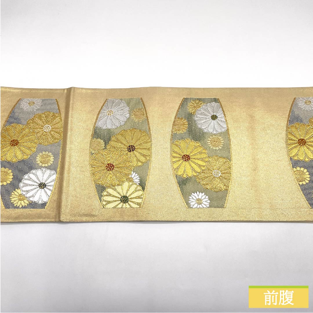 Formal, gold-tone, pure silk obi with a S-rank design, featuring a chrysanthemum design and gold leaf accents. Length: 448cm. Features six-fold hem. Product number: 1123015222321.