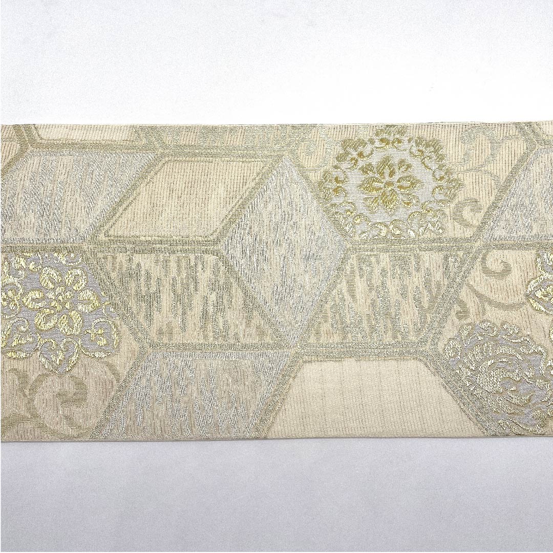 袋帯 生成り色(きなりいろ) 夏帯 華文 亀甲 唐草 帯丈430cm 正絹 Sランク 六通 フォーマル クリーム系 1123007362315