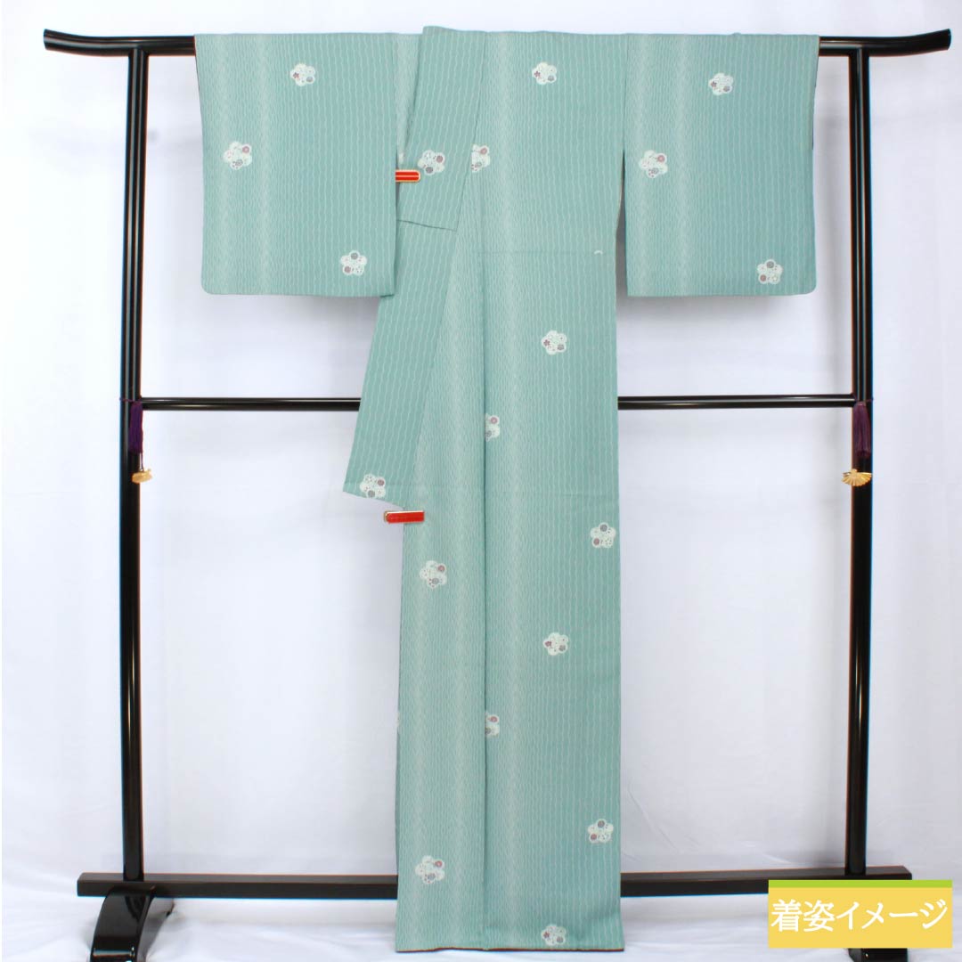 小紋 正絹 身丈166.5cm 裄丈70cm 袷 砧青磁色(きぬたせいじいろ) 型染 よろけ縞 梅鉢 ソフトガード Sランク 水色系 1115005332524