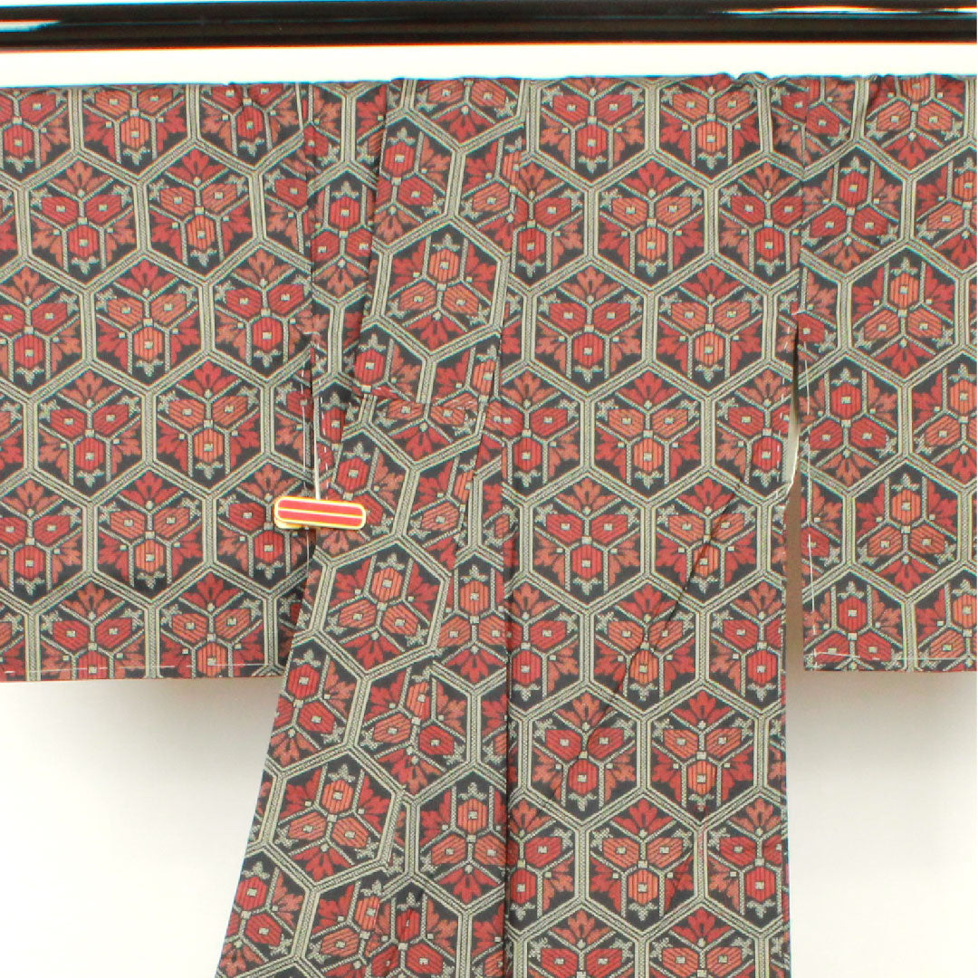 村山大島 身丈158cm 裄丈63.5cm 抽象模様 正絹 Aランク 袷 黒系 1116001983310