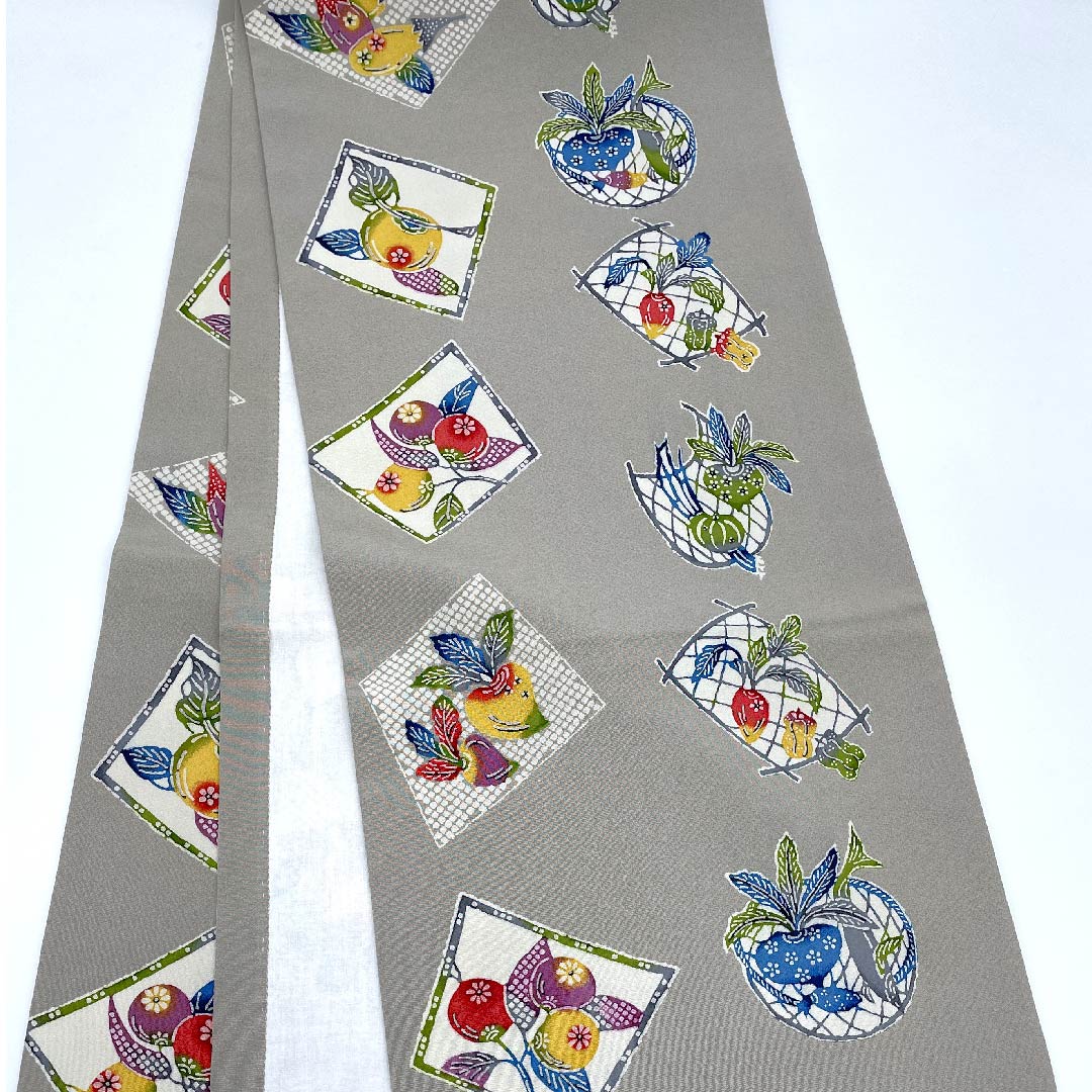 名古屋帯 絹鼠色 野菜 京紅型 帯丈372cm 正絹 Sランク 全通 カジュアル グレー系 1124005392322 開き仕立て