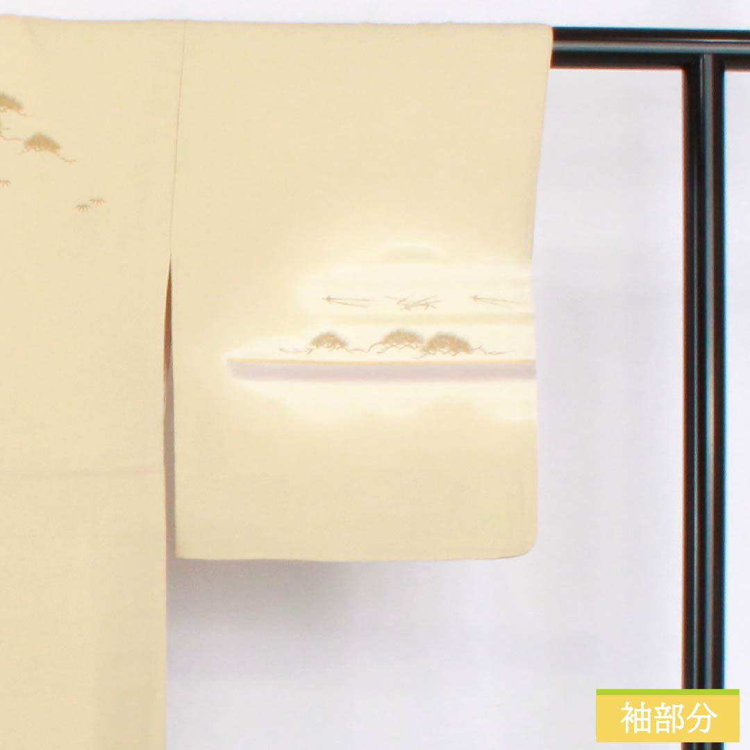 Homongi (visiting kimono) made of pure silk, grade A, with a lined lining, length 165cm, sleeve length 64.5cm, Tokyo white-brown color with hazy, pine, and bamboo motifs and pearl-tone beige accents. Product number: 1112006883525