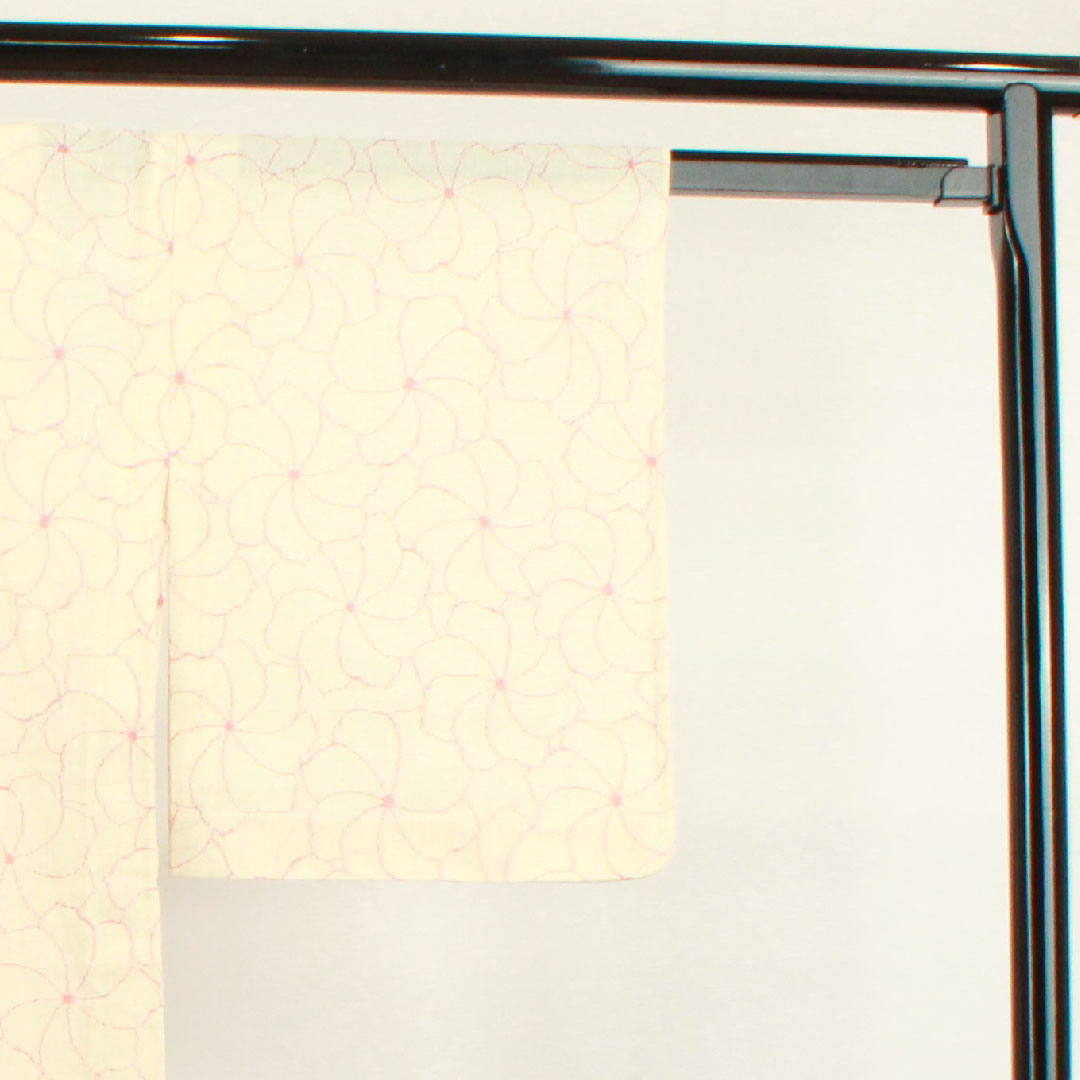 夏物 正絹 紬 身丈157cm 裄丈63.5cm 乳白色(にゅうはくしょく) 菊 紗 Sランク クリーム系 1132001312315