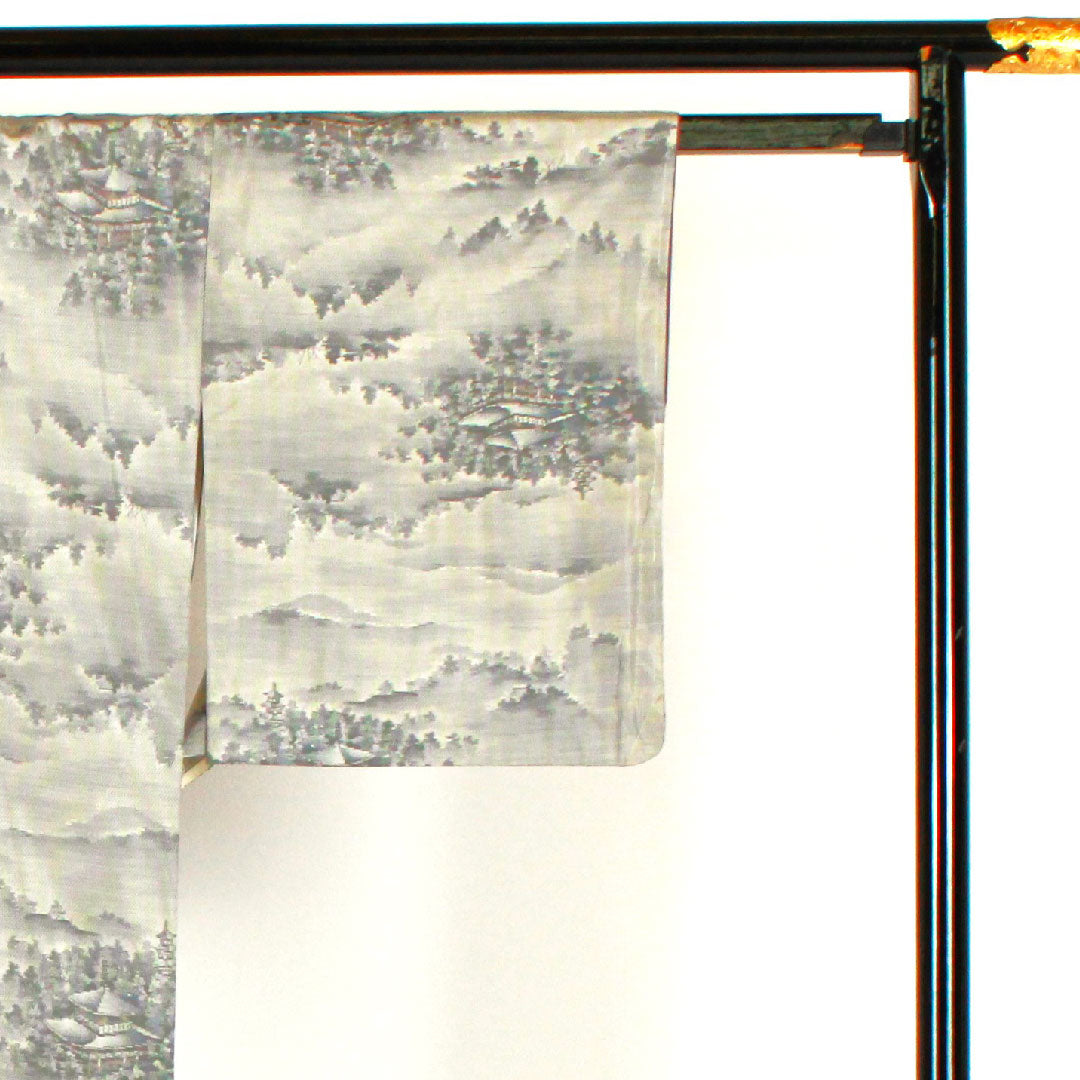 大島紬 身丈164cm 裄丈66cm 寺院風景 正絹 Sランク 袷 白系 1116000782311