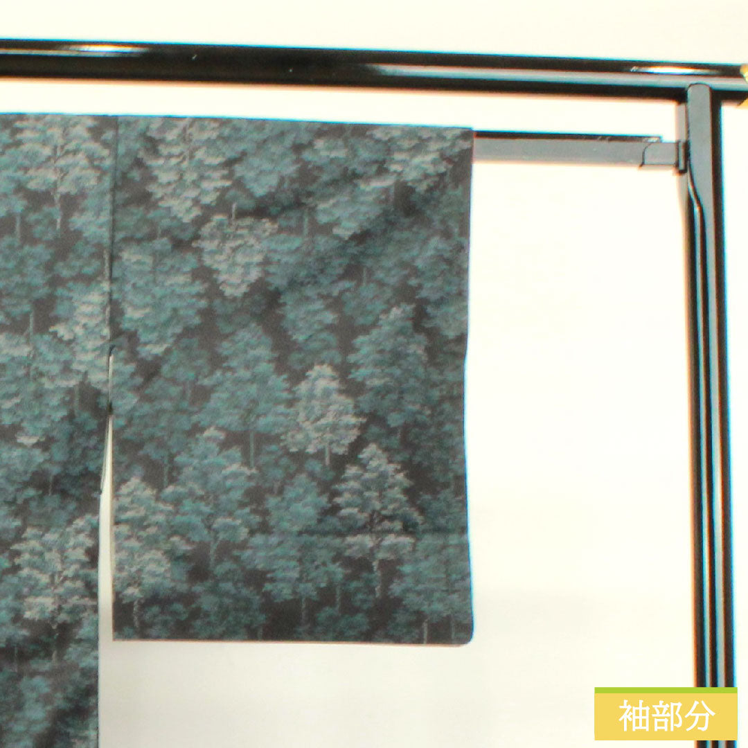大島紬 正絹 身丈158cm 裄丈64.5cm 緯総絣 抽象模様 Sランク 袷 黒系 1116002942310