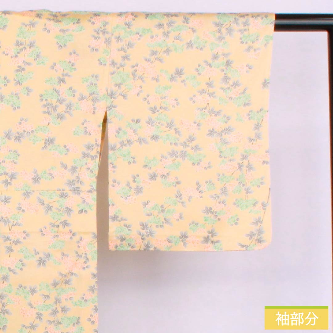 小紋 正絹 身丈162cm 裄丈65.5cm 単衣 薄柑子色(うすこうじいろ) 小花 Sランク クリーム系 1115006102415