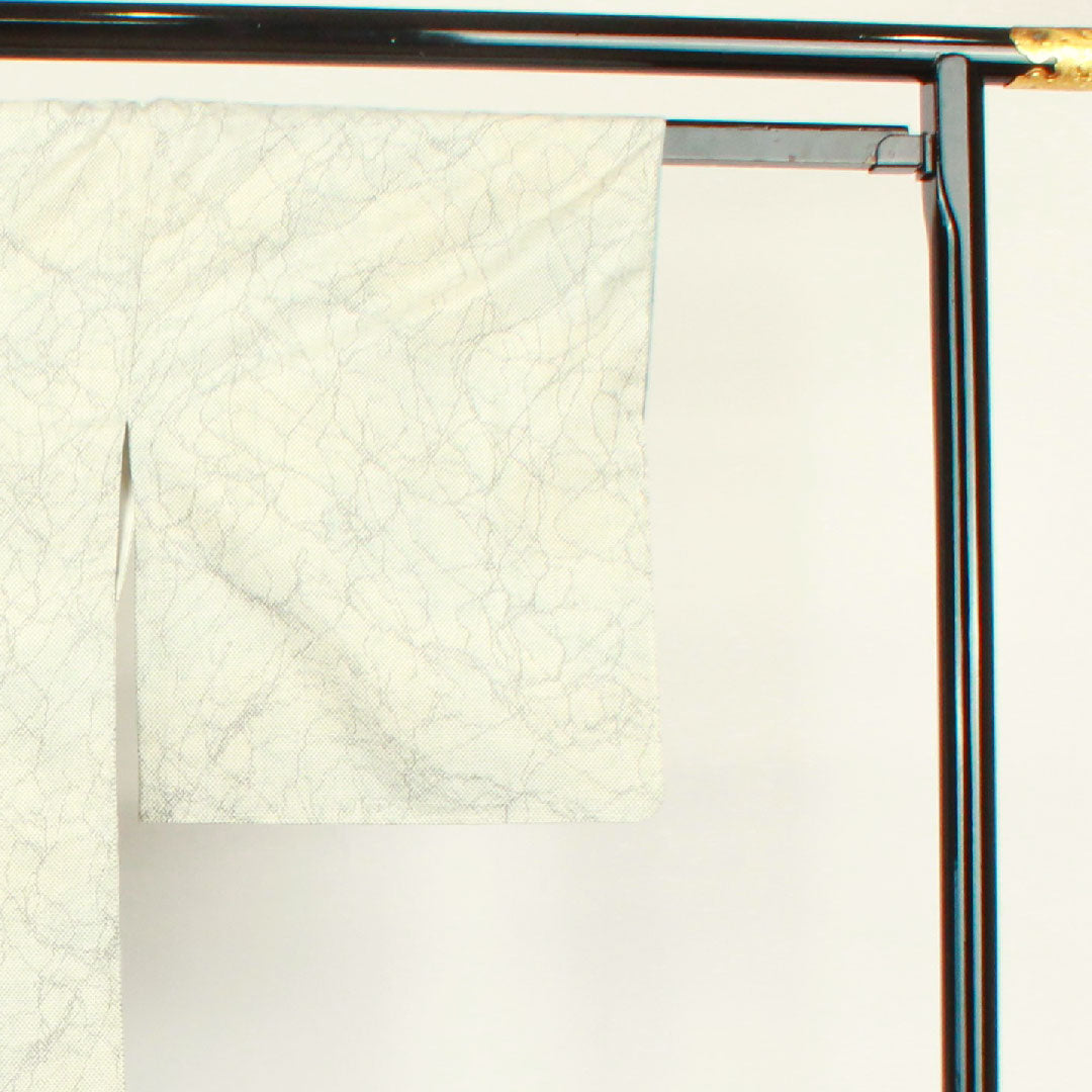 Oshima Tsumugi Length 162.5cm Sleeve length 67cm White Oshima Geometric pattern Pure silk A rank Awase White 1116002493411