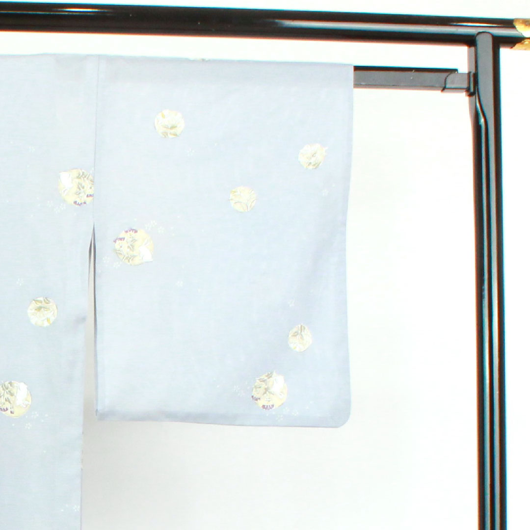 夏物 ポリエステル 小紋 身丈161cm 裄丈65cm 蒼白色(そうはくしょく) うさぎ 草花模様 洗える着物 絽 Aランク 水色系 1132000863424