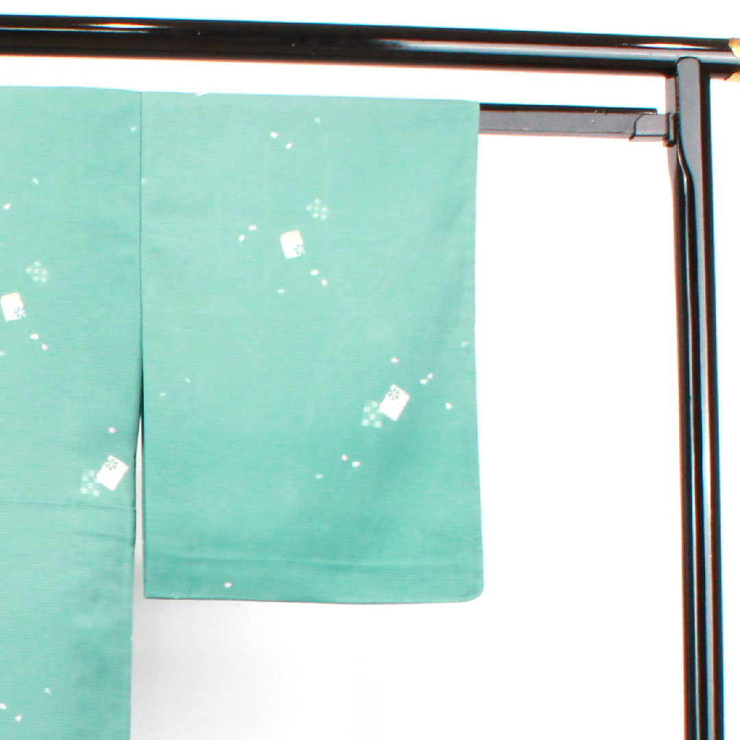 夏物 ポリエステル 小紋 身丈158.5cm 裄丈62cm 花緑青色(はなろくしょういろ) 洗える着物 桜の花びら 絽 Sランク 緑系 1132001692319